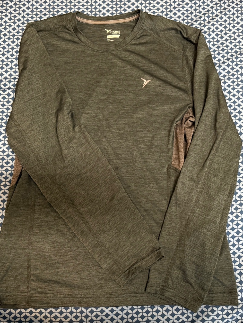 Old Navy Active Heather Charcoal Gray Tee